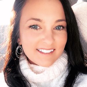 Meet your Posher, Emiley